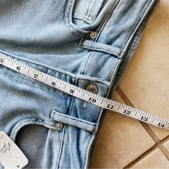 NWT Free People High Rise Light Wash (Havana Blue) - Picture 10 of 11